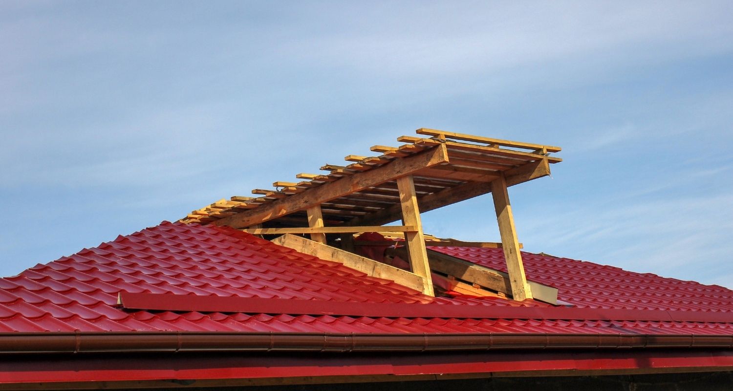 Difference Between Roof Repair and Replacement